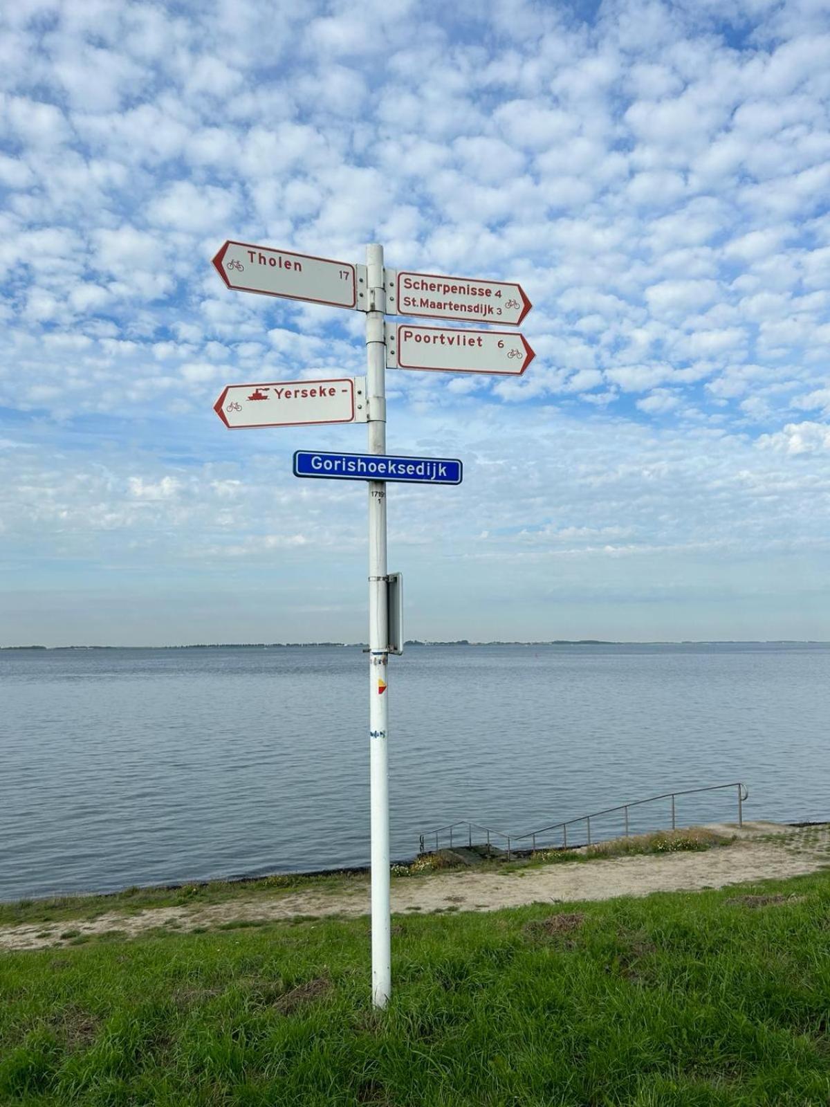 Oosterschelde Lodge Met Veel Privacy En Dicht Bij Het Water Scherpenisse Exterior foto